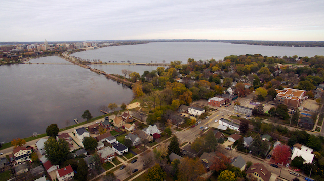 Looking north with Monona Bay on the left, and Franklin Elementary School on the right (Aaron Hathaway/Madison Commons)