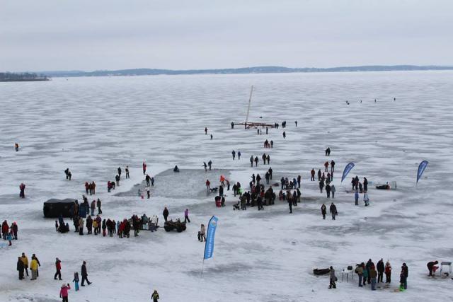 Hundreds flocked to various activities on Lake Mendota just below the Edgewater Hotel. These ranged from ice fishing and snowshoeing to pond hockey and s’mores making. (Rebecca Radix/Madison Commons)