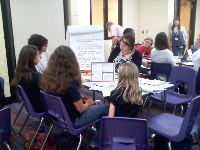 Attendees of a MMSD input session discuss the merits and limitations of the achievement gap plan