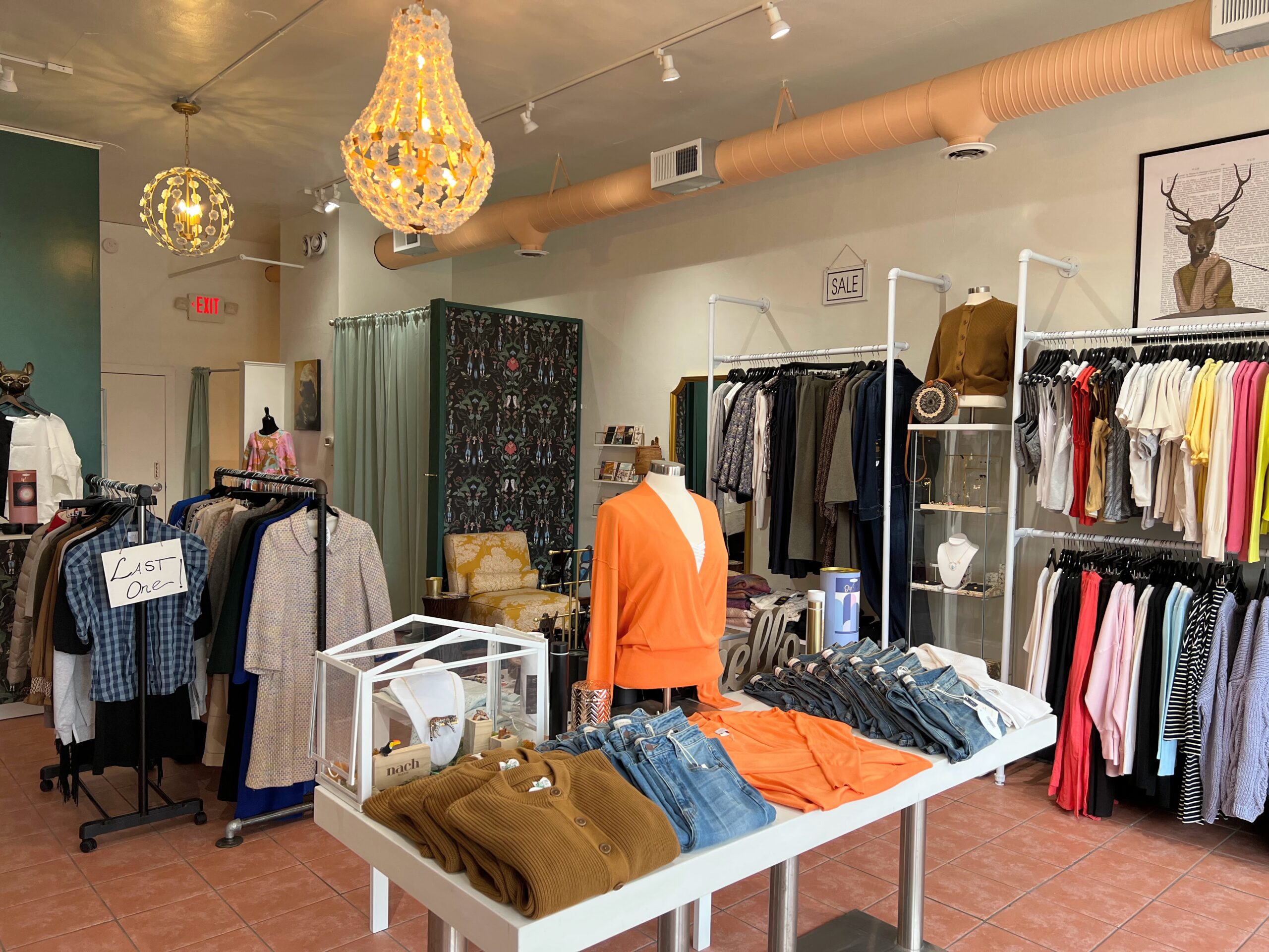 View entering into Carrie Astin's Sunne Boutique
