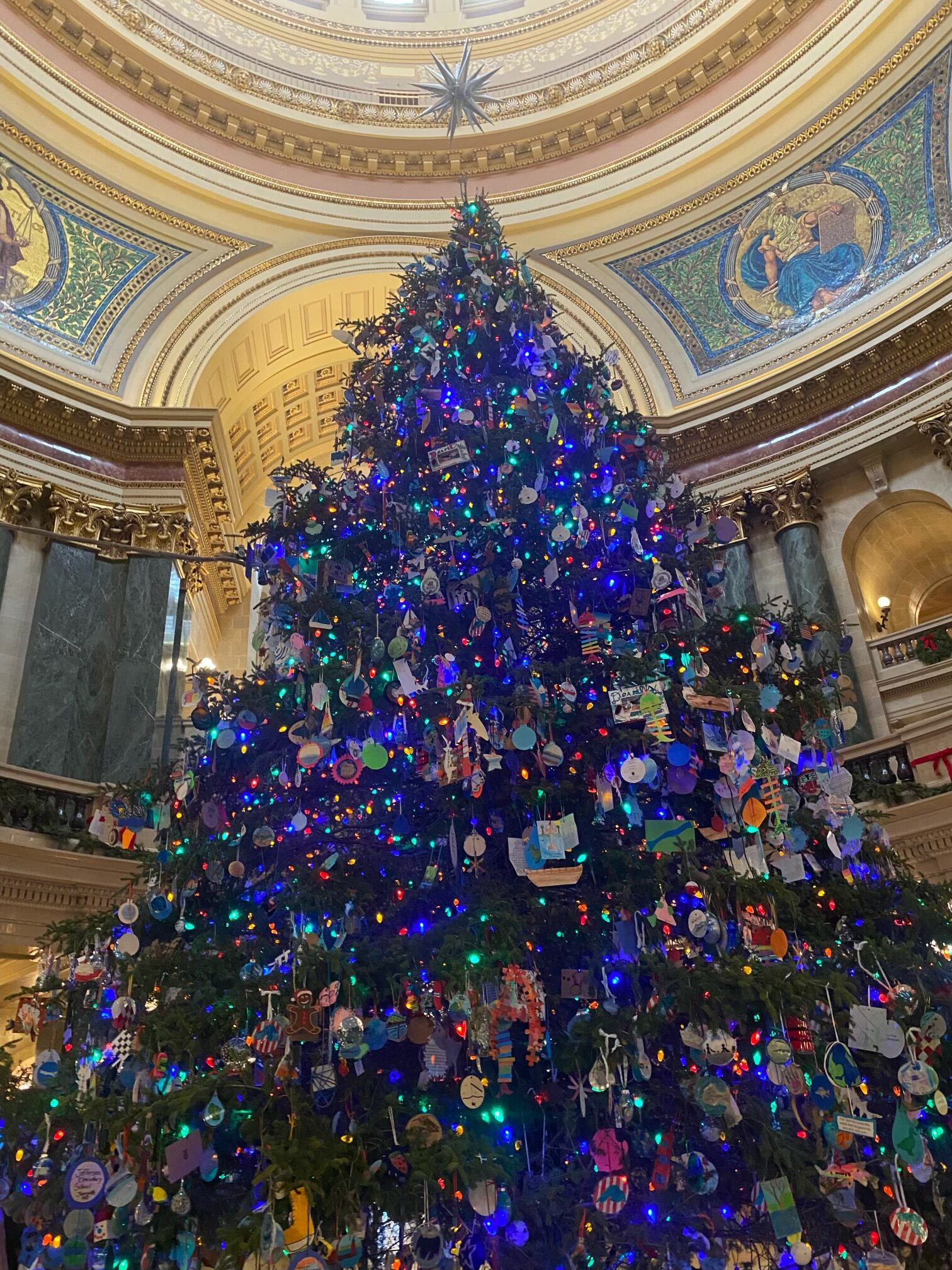 A Calendar of Christmas Events at the Wisconsin State Capitol