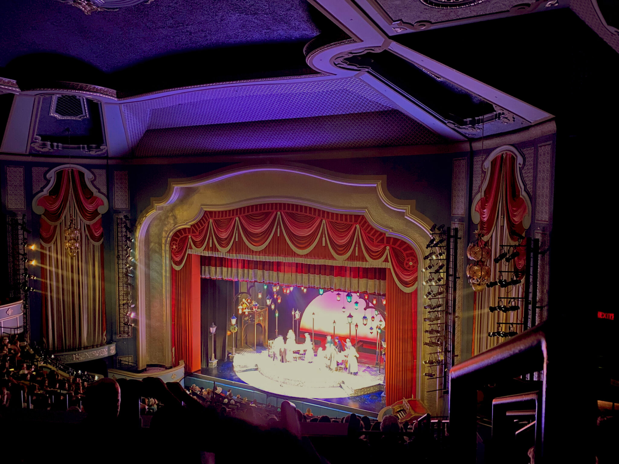 Levis Commons Theater - km8azqi
